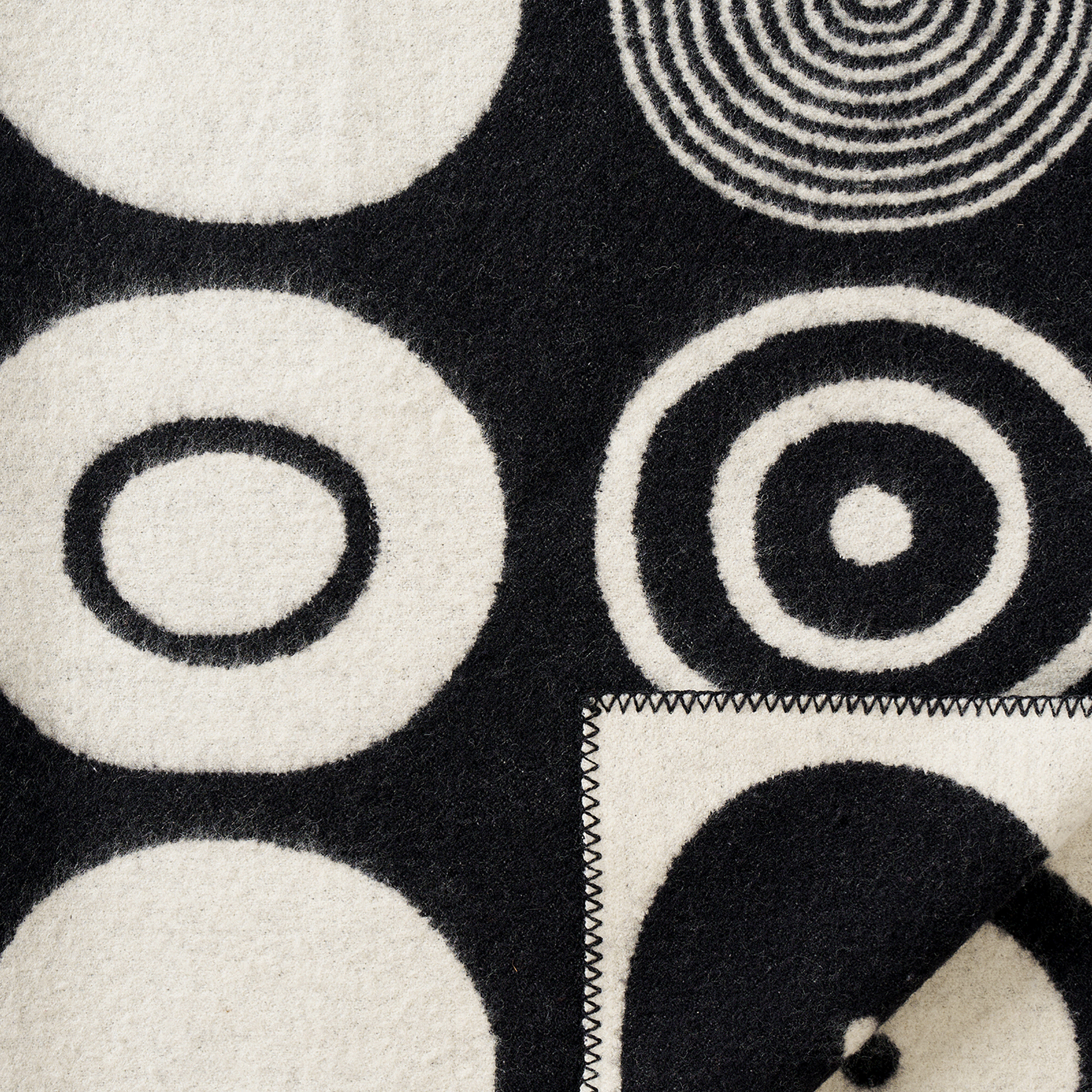 Candy Black 130x180cm Woven Eco Lambswool Blanket